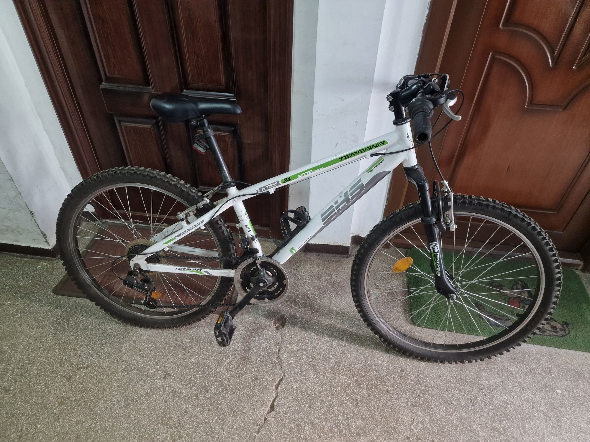 Vând  bicicleta DHS pe 24