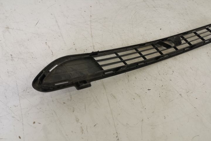 Оригинална долна предна централна решетка в добро състояние Тойота РАВ