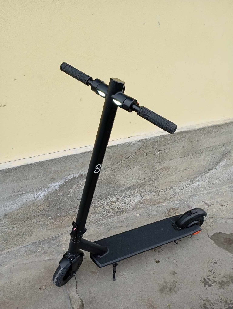 E -scooter Asus recent de LA germania noua nu este folosit
