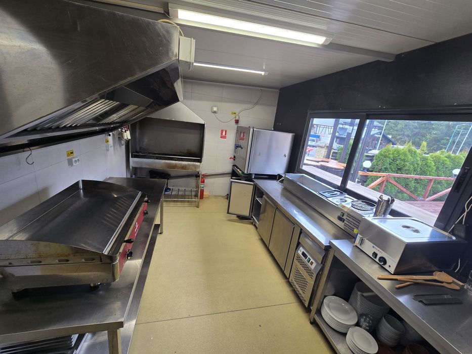 AFACERE LA CHEIE. Vând sau ofer spre inchiriere, Terasa cu Bucatarie s