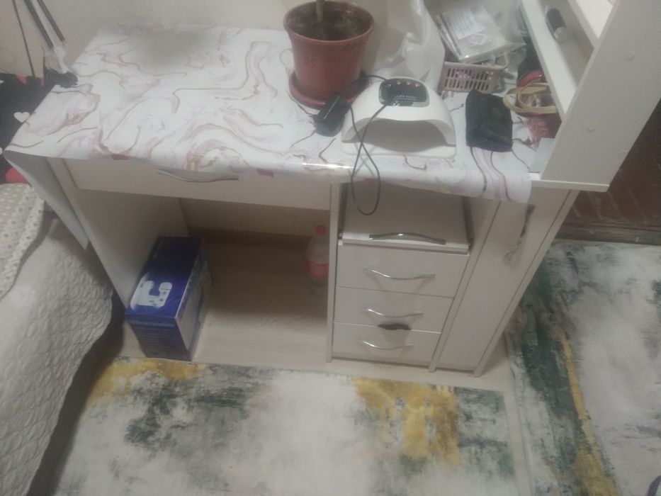 Продам стол новый