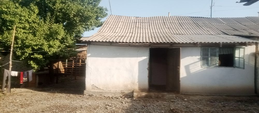 Uy sotiladi. Toshkent viloyatida.