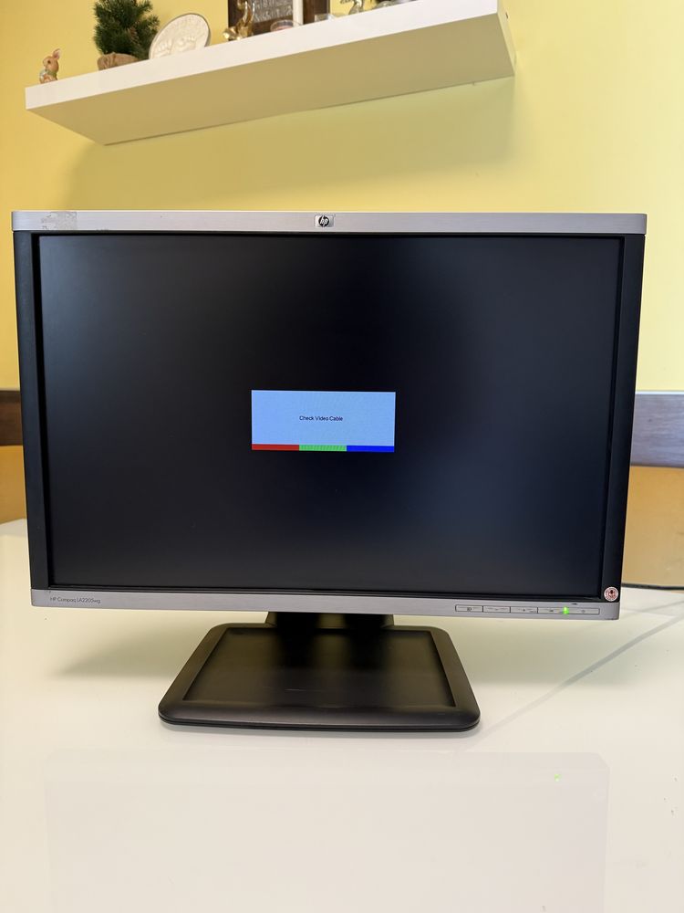 Монитор за компютър HP