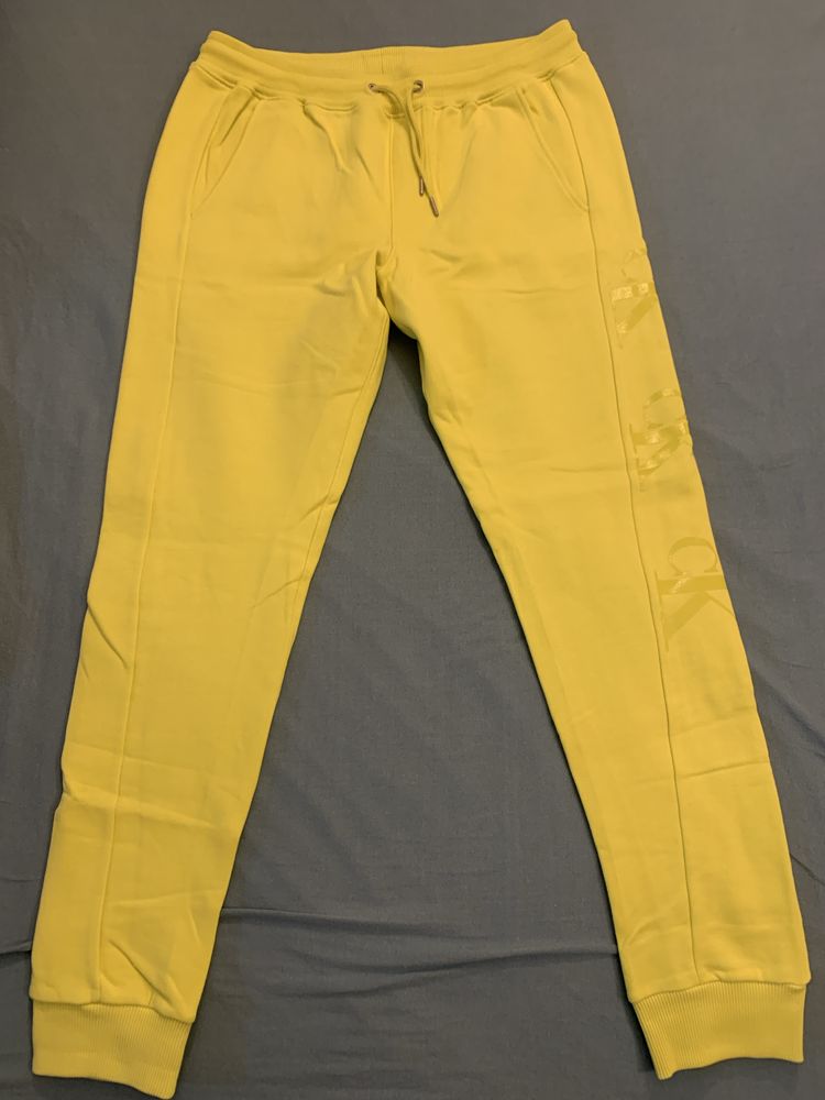 Trening Calvin Klein flausat - NOU - Marime L/XL - Made in Portugal
