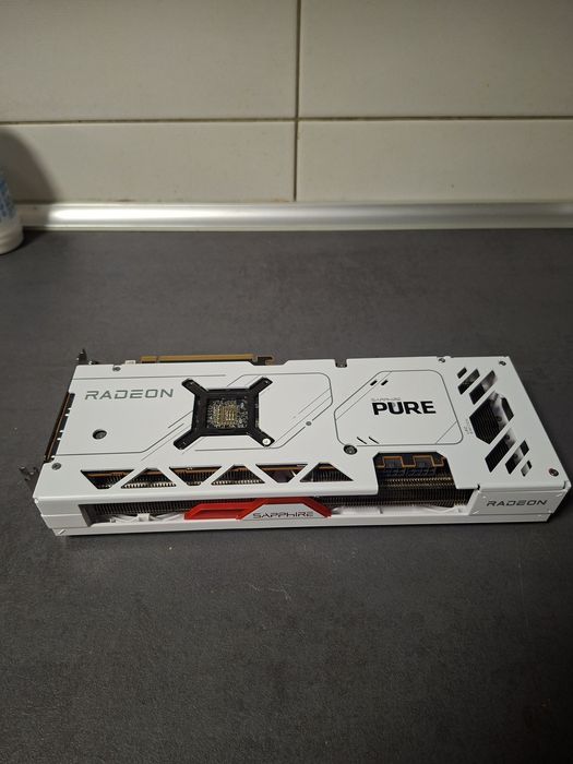 RX 7700XT 12GB Pure White