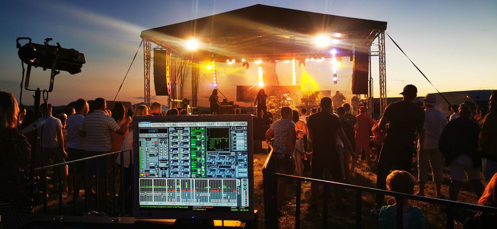 PRETURI MICI. Scena evenimente de inchiriat