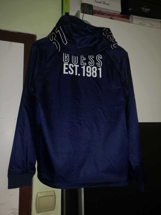 Двулицево яке Guess