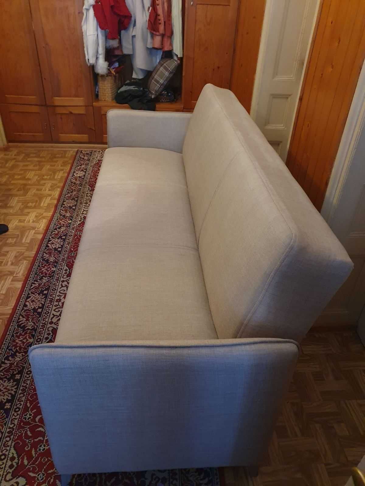 Бежов разтегателен диван