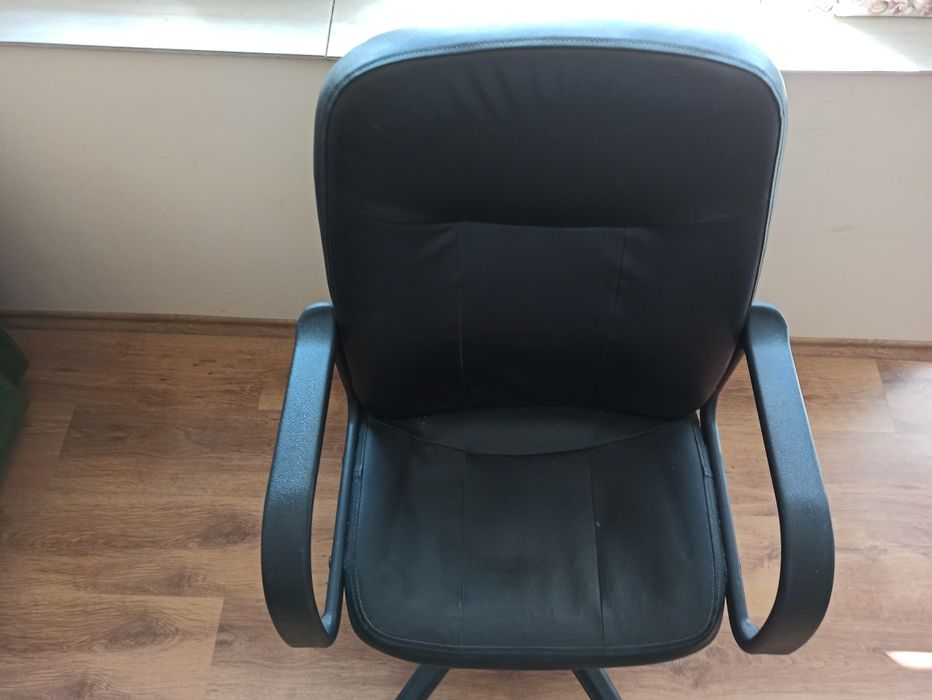 Продавам части за офис столове