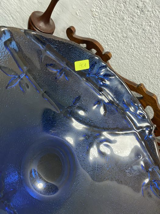 Синя стъклена купа  фруктиера на столче винтидж Чехословакия 1960 1979