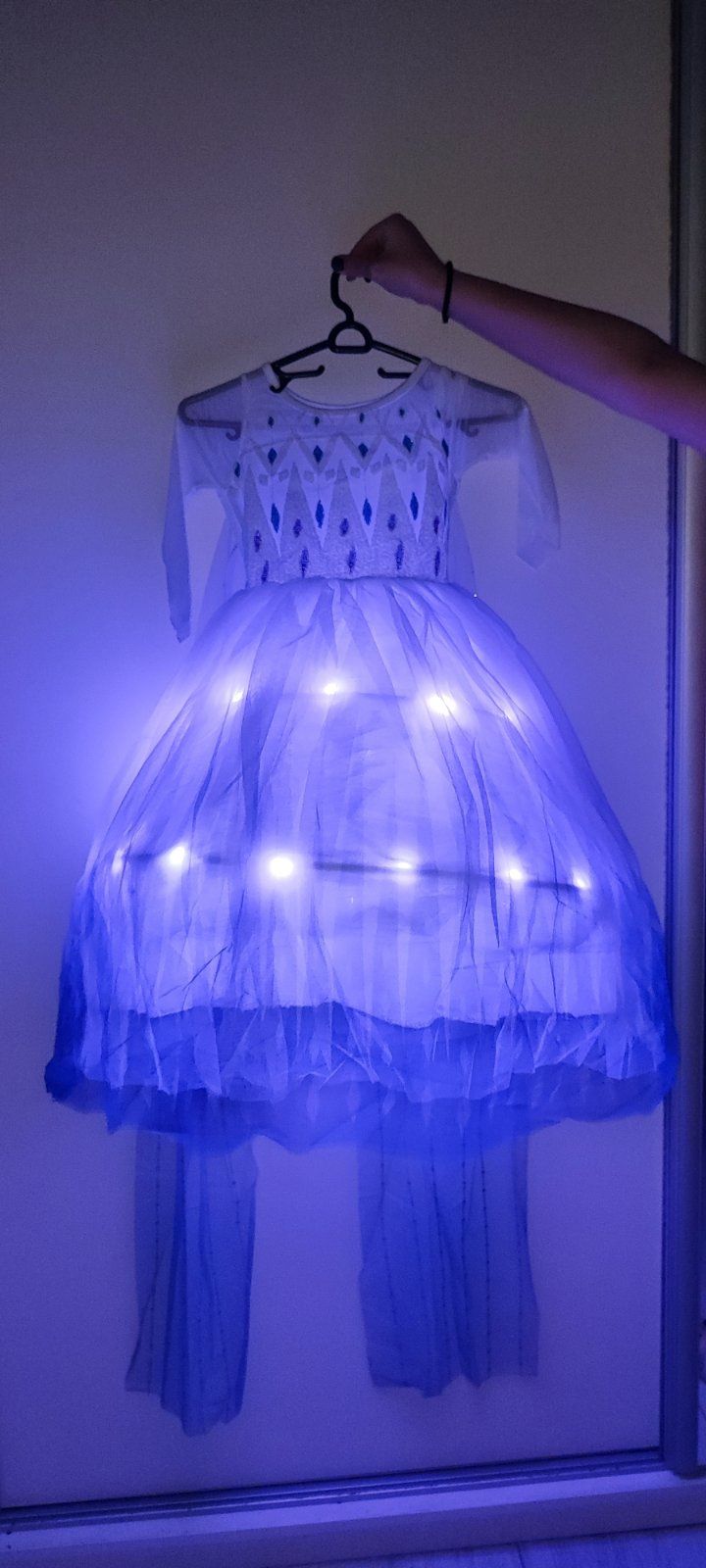 Светеща рокля за Елза