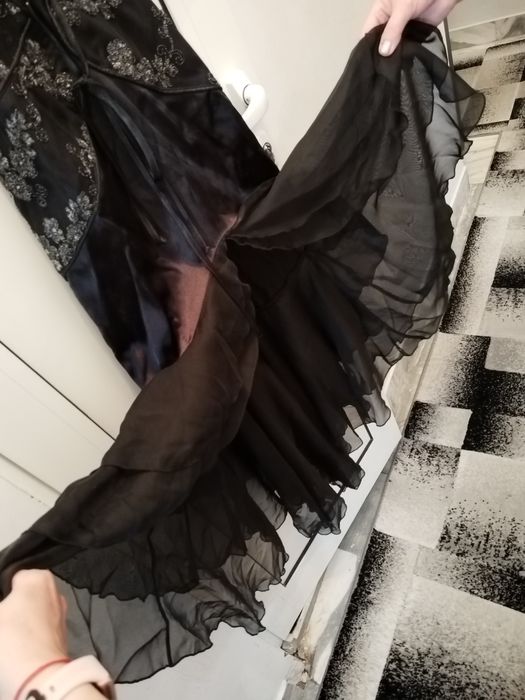 Официална черна рокля