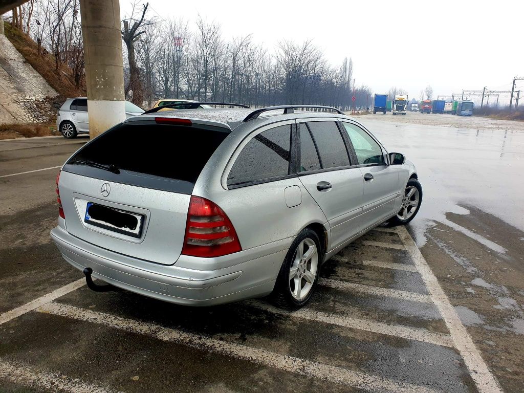 Dezmembrez Mercedes-Benz C220