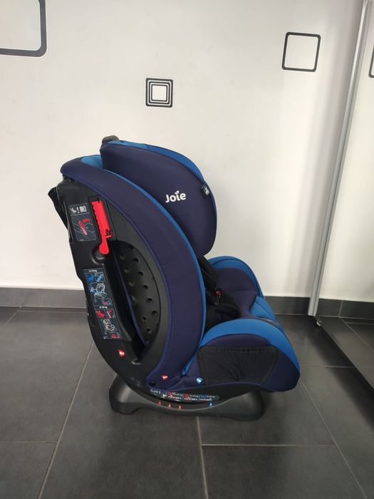 Scaun auto Joie Stages pentru copii intre 0 și 25 kg