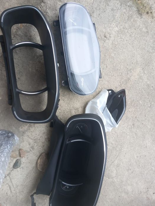 Ceasuri digitale cu rama Megane 4