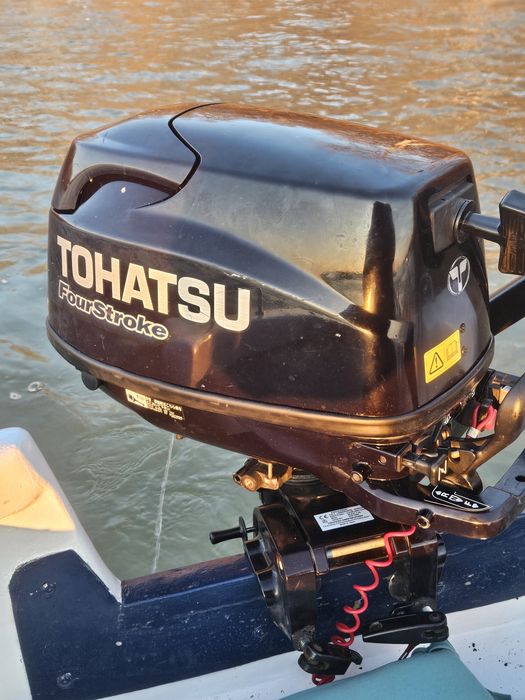 Barcă cu motor Tohatsu