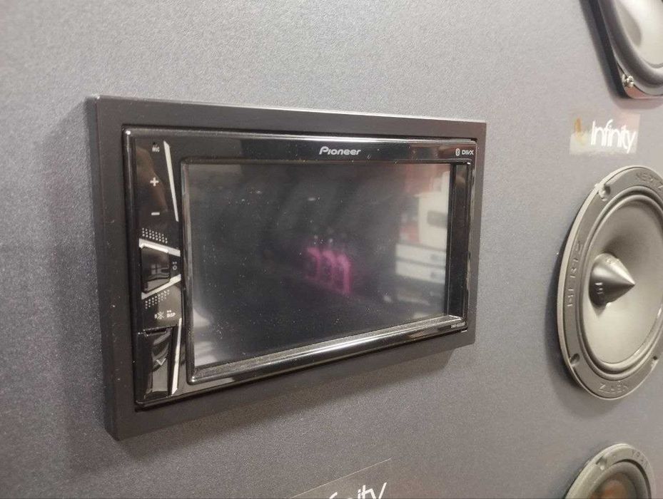 Автомагнитола Pioneer DMH-G225BT