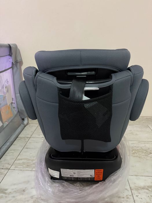 Чисто нов стол за кола