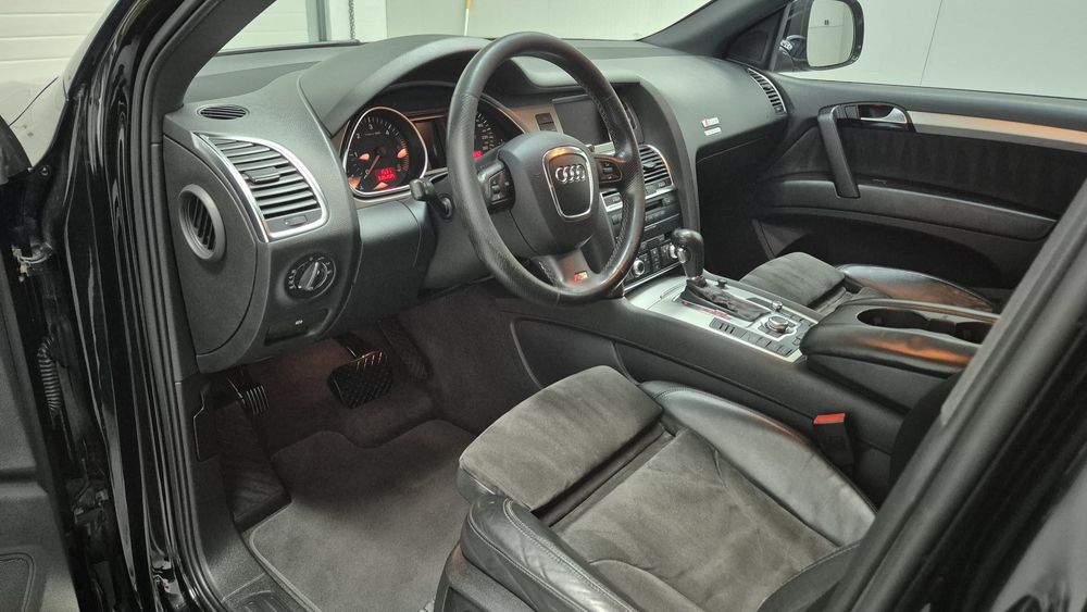 Audi Q7   S line