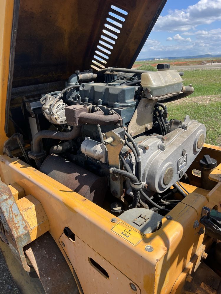 Vand sau inchiriez cilindru compactor