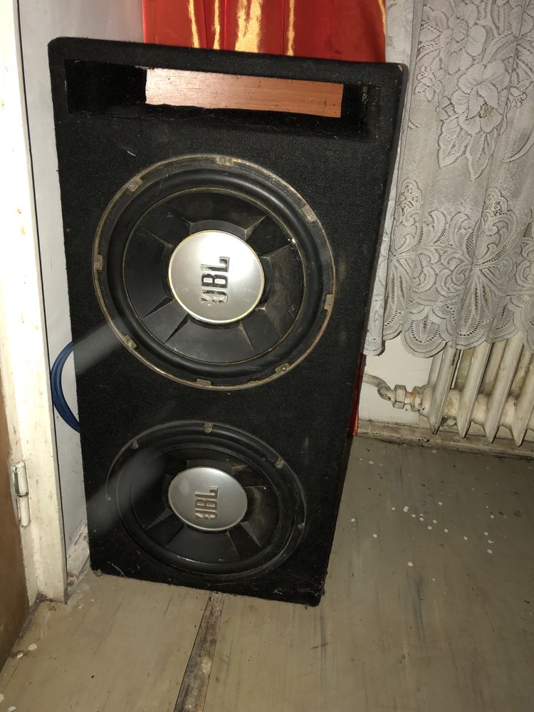 Subwoofer condensator si statie