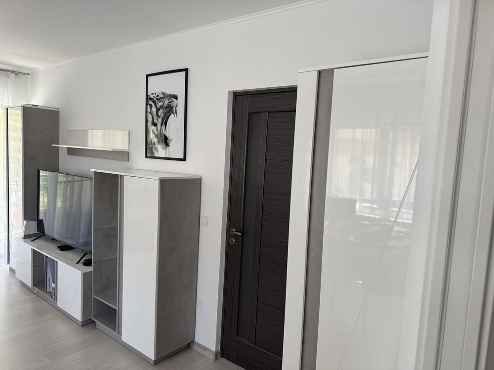 Mobilier Living | Dulap | Comoda | Biblioteca | 5 piese