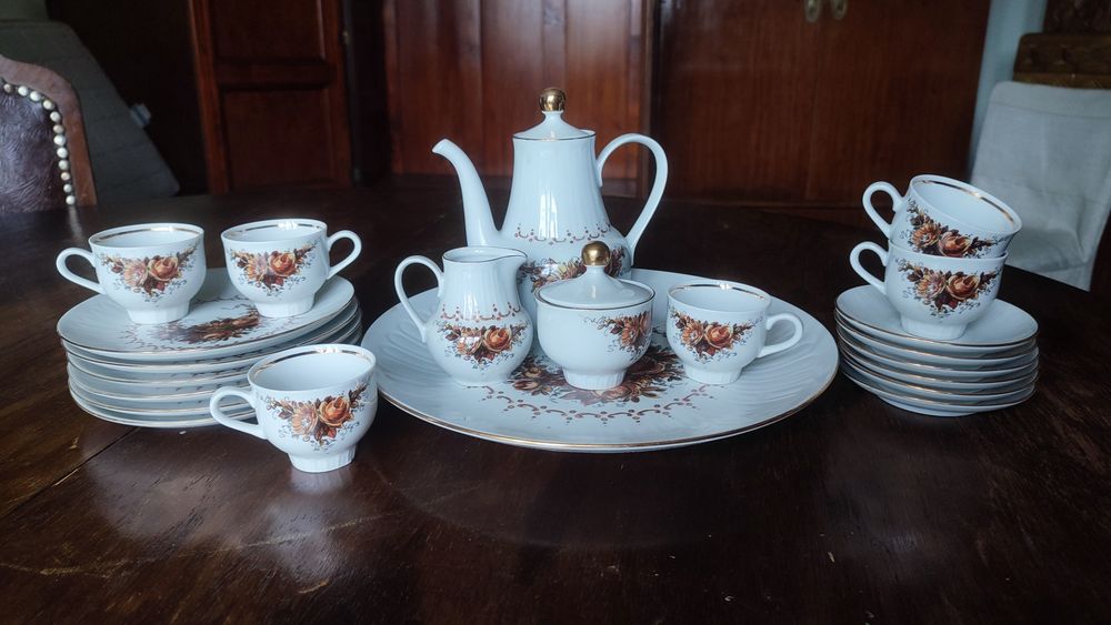 Set cafea cesti farfurii ceainic ceramica