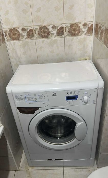 Стиральная машина Indesit на запчасти