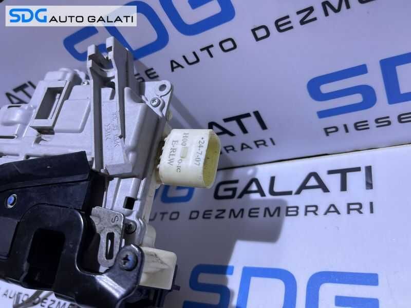 Broasca Incuietoare Usa Portiera Stanga Spate 8 Pini la Mufa Audi A6 C6 2005 - 2011 Cod 4F0839015 [B3716]