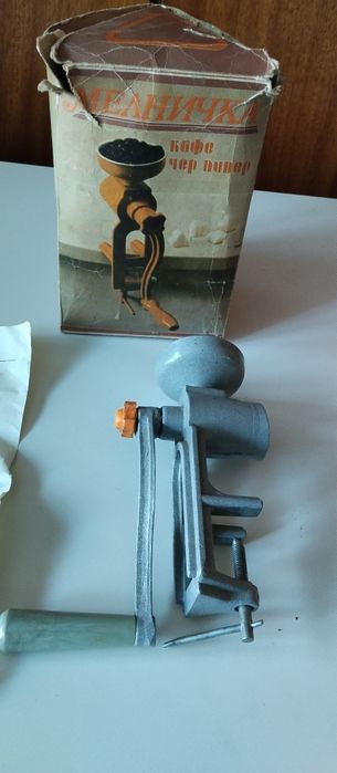 Мелничка мелачка за кафе,чер пипер ръчна БГ от 1982г