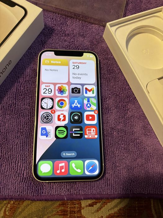 Iphone 12 64 gb  бял