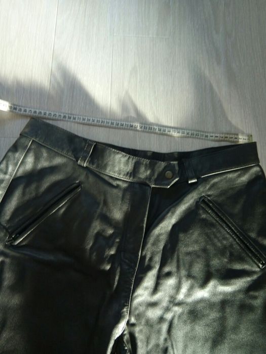 Pantaloni piele moto cu protectii genunchi