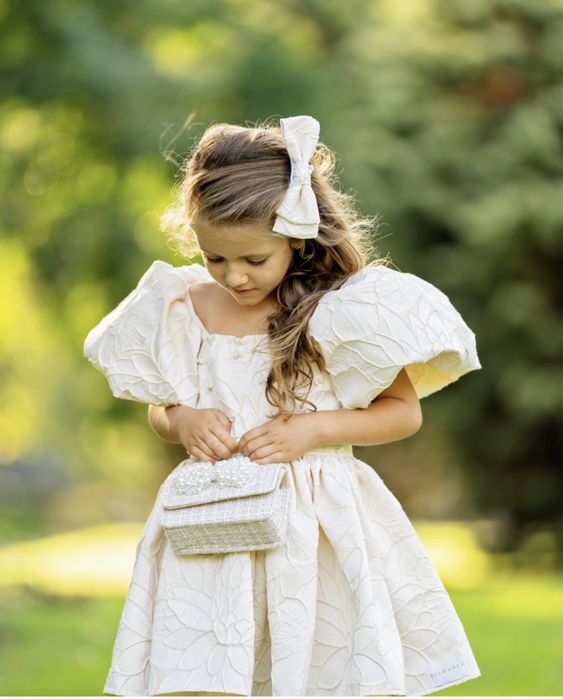 Бутикова рокля Salzarra с аксесоар за коса