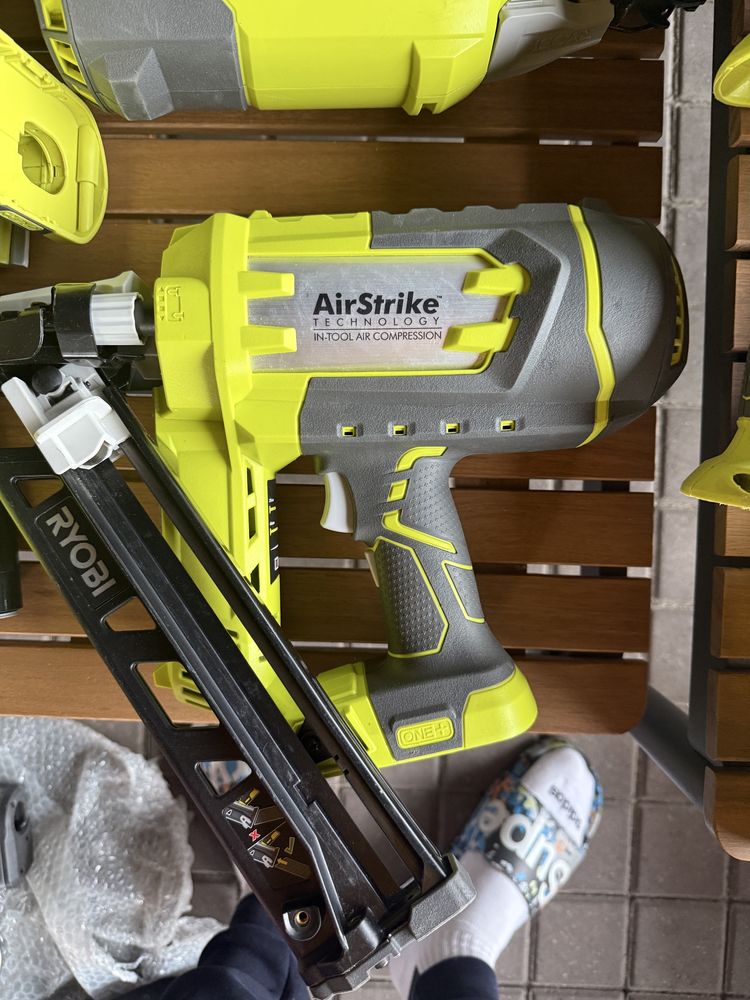 Pistol cuie electric RYOBI Airstrike R15GN18-0, 18 V