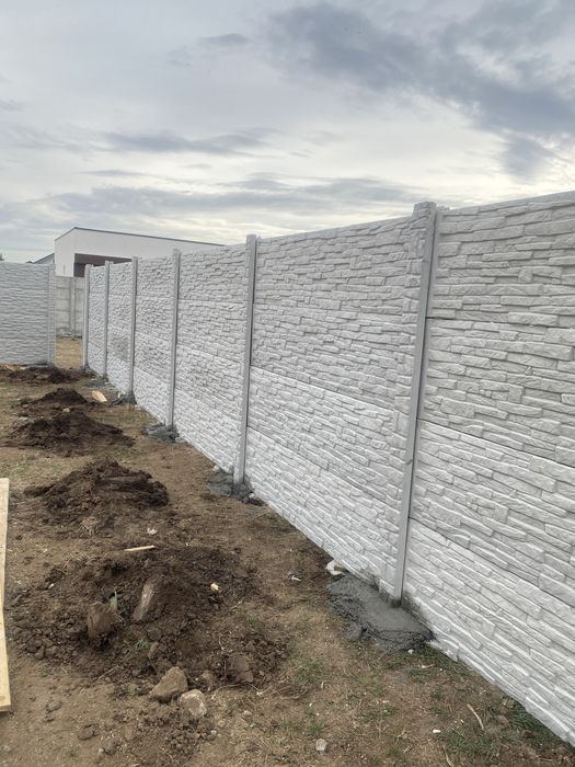 Gard beton din placi