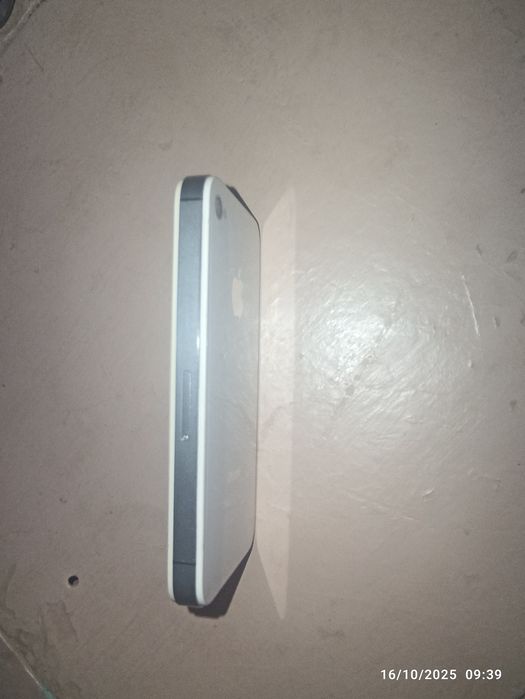 iPhone 4s holati yaxshi kabel bor Siniqlar yoʻq