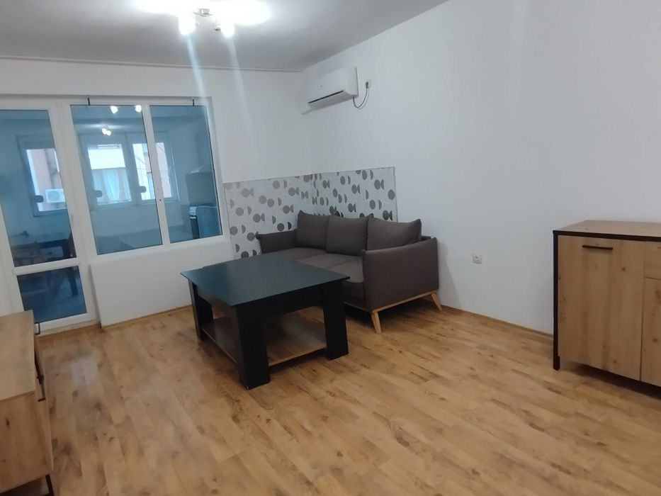 Дава се под наем Двустаен апартамент в Бургас, Славейков - 45 кв.м за 300 € - Снимка #2