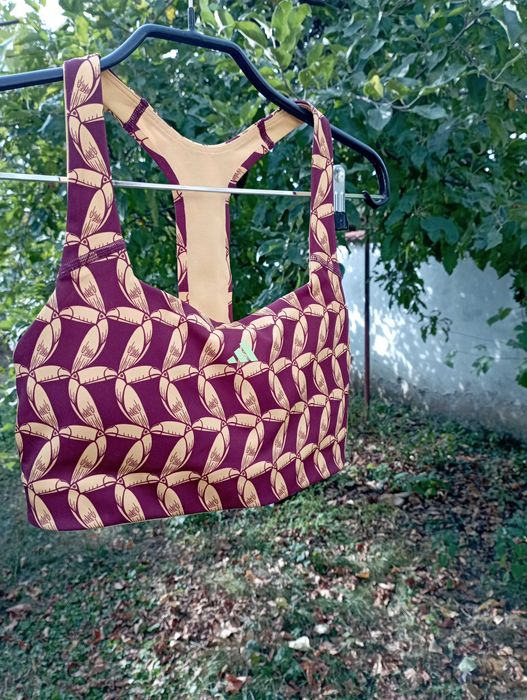 Адидас Спортни сутиени, комплекти, суетширти