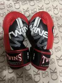 Боксерские перчатки новые Twins