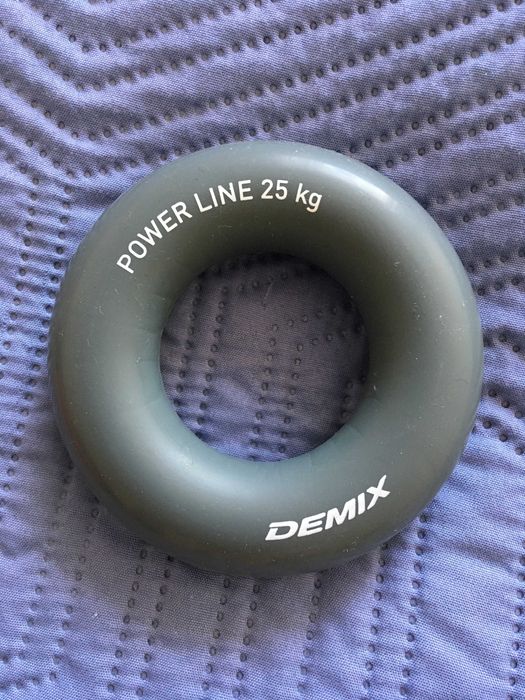 продам кистевой экспандер новый скакалка