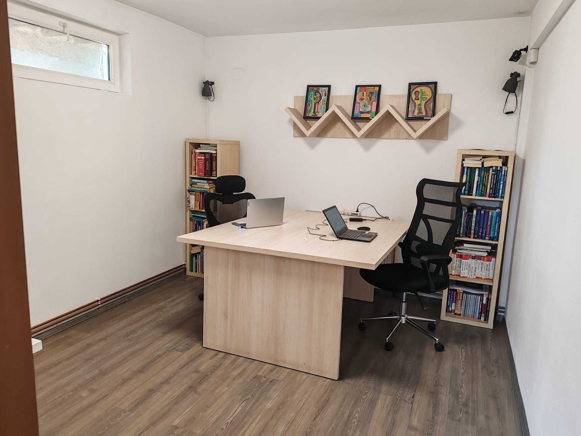 Cabinet de consiliere / psihoterapie, birou de lucru