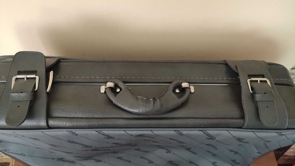 Немски куфар от старото производство-от плат и кожа
