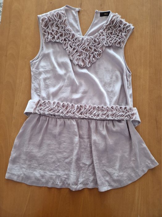 Bluza Nissa fara maneci, cu peplum si aplicatii din voal