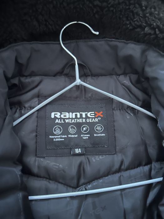 Vand geaca de iarna cu gluga de blana