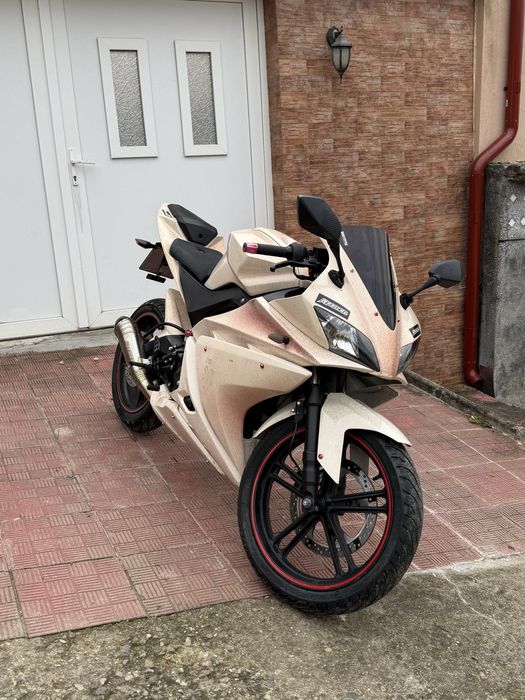 Yamaha YZF-R 125 A1 2012