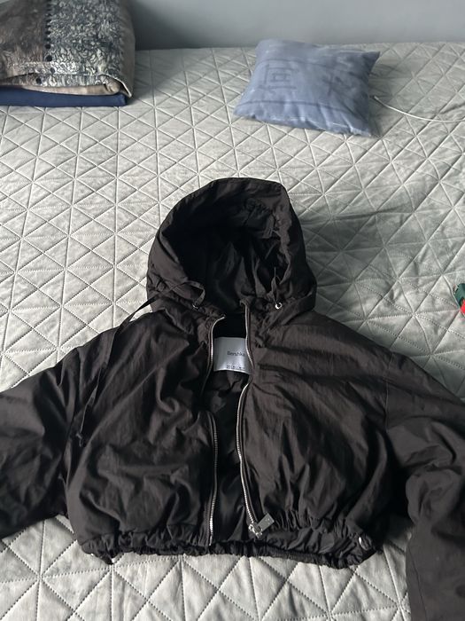 Късо зимно яке Bershka