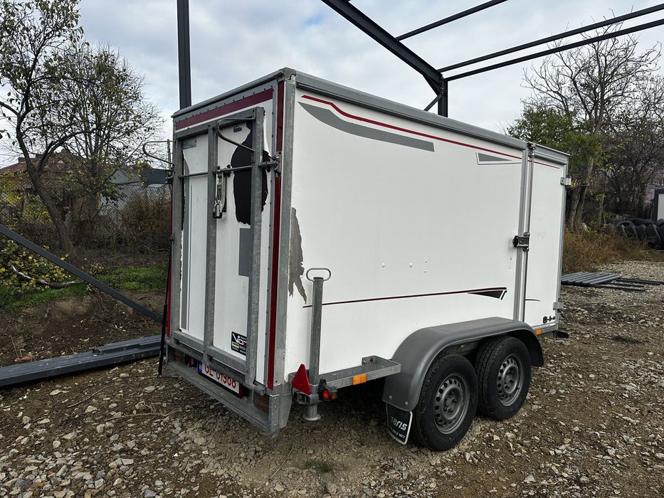 Remorca izoterma 2 axe 2000 kg mma