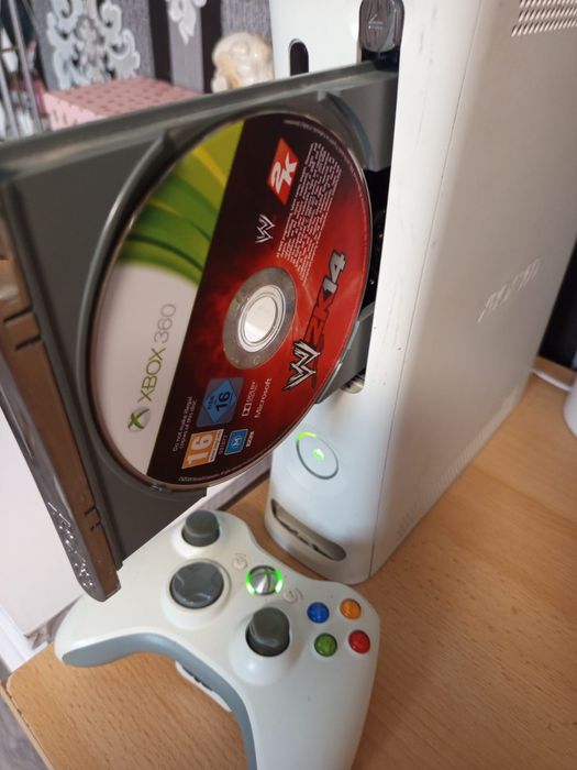 Xbox 360 și accesorii.