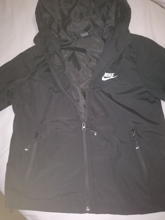 Ново дамско черно горнище Nike размер S