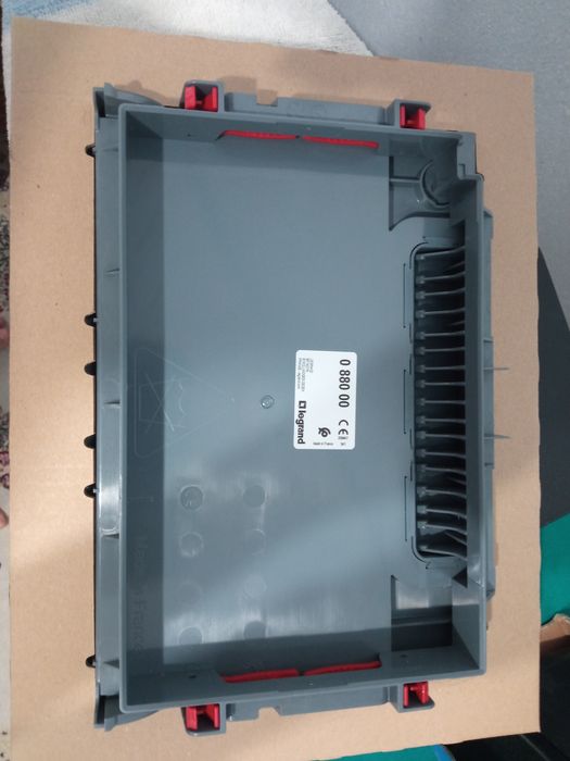 Крышка для напол. коробки 16/24М стандартное исполнение плпст.